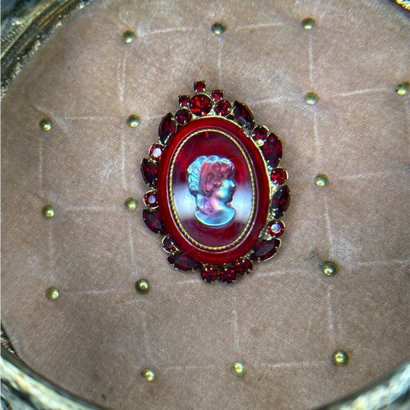 Juliana Book Verified  Cameo Brooch - Picture 4 of 4